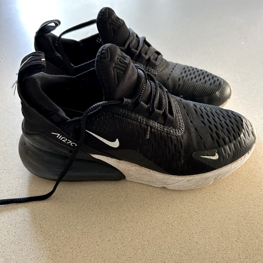 Nike Air Max 270 size 4Y
